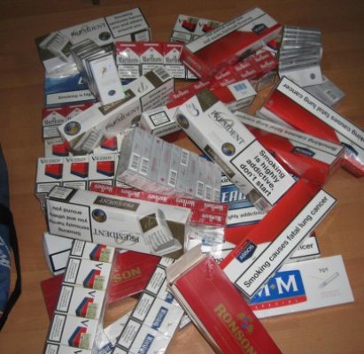 Poliţiştii au lăsat o contrabandistă de ţigări fără marfă